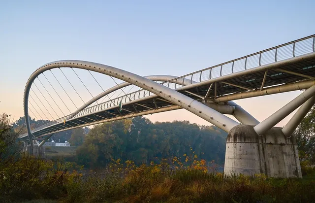 Melkbrug met stijlelementen uit de neorenaissance